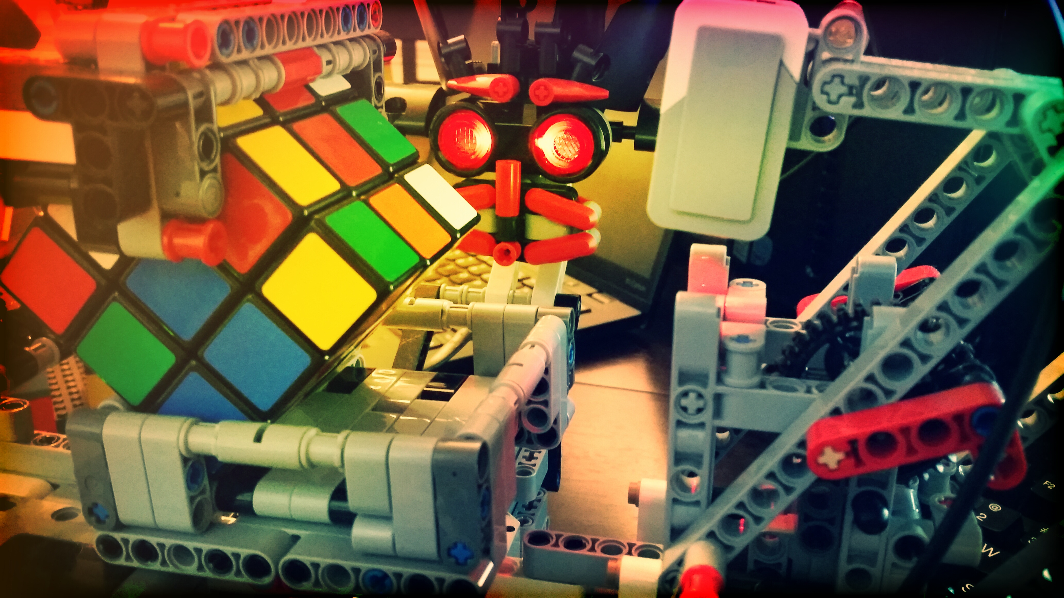 Make Robots // Solving Rubik’s